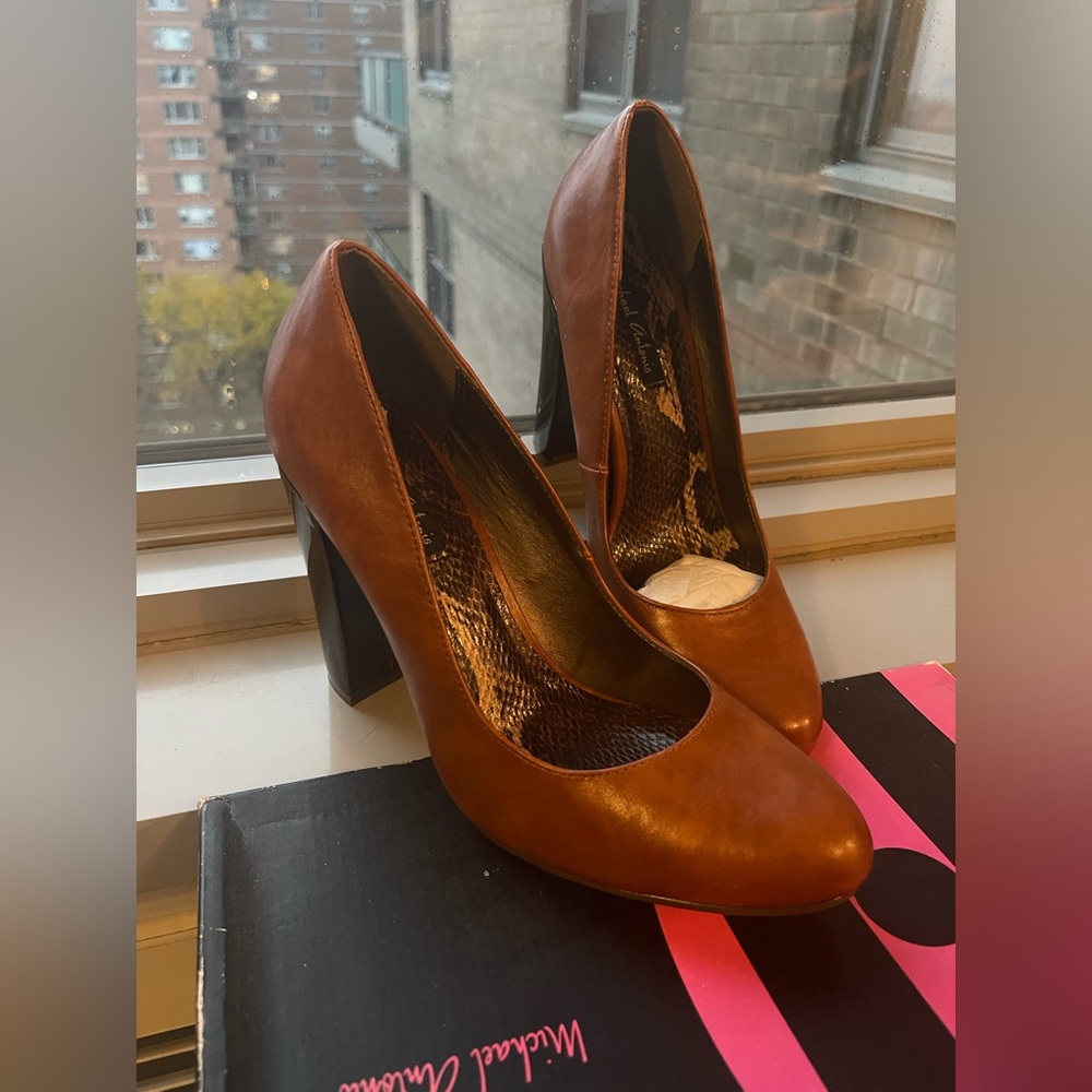 Michael Antonio Brown Pumps With Chunky Block Heel New Size 9. Heel 4.5 inches